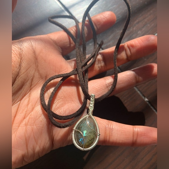 Handmade wire wrapped Labradorite pendant choker - Picture 2 of 4